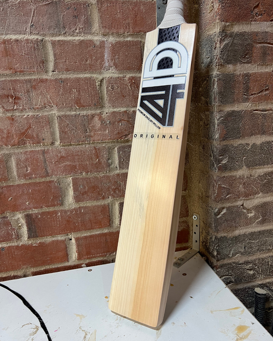 GRADE 1 - 4D Original English Willow Cricket Bat - #004