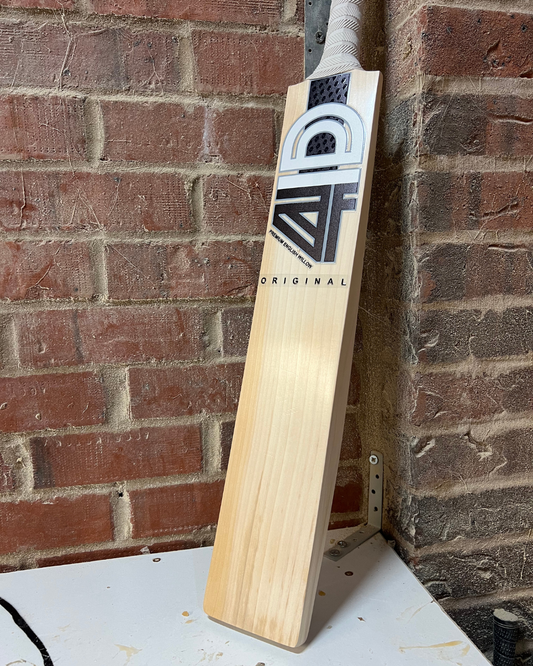 GRADE 2 - 4D Original English Willow Cricket Bat - #003