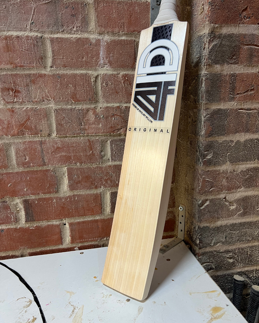 GRADE 1 - 4D Original English Willow Cricket Bat - #005