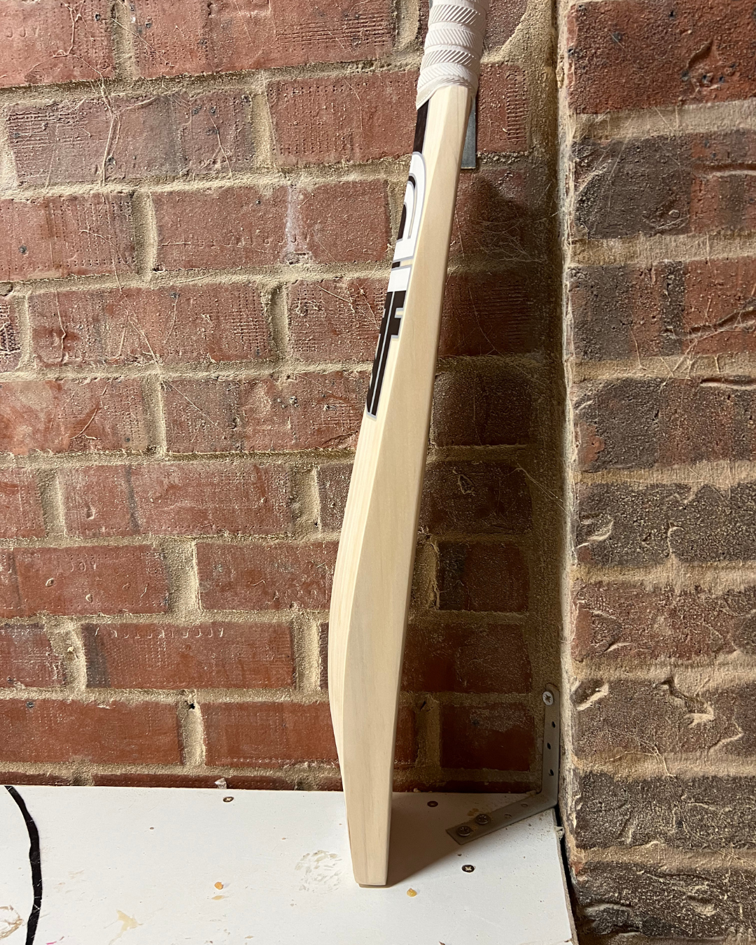 GRADE 1 - 4D Original English Willow Cricket Bat - #004