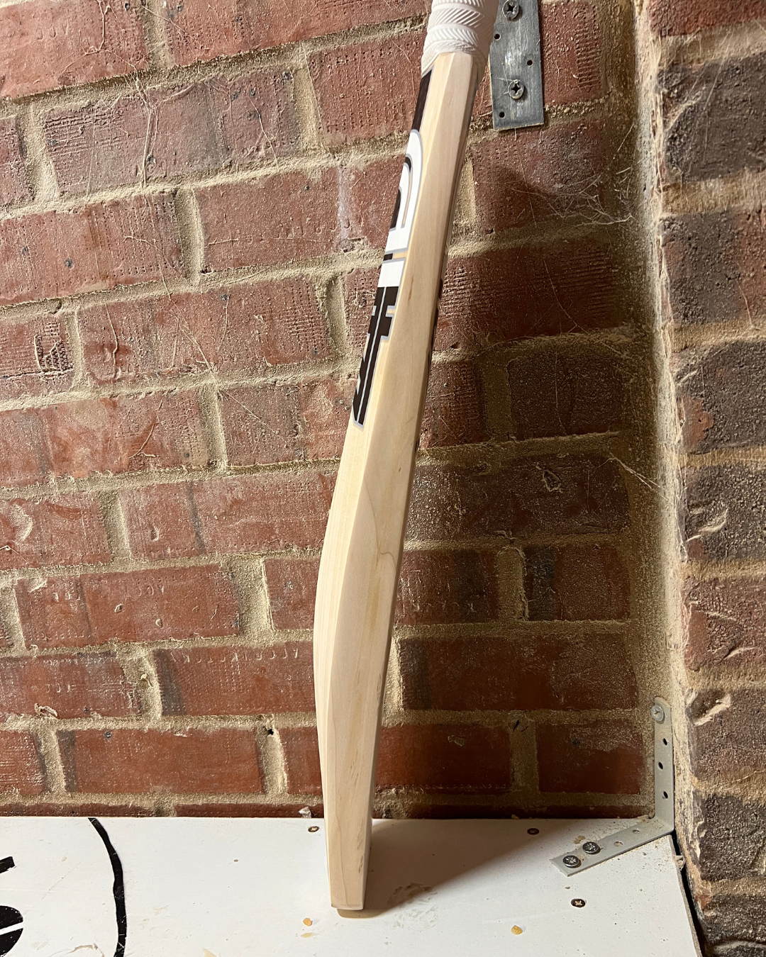 GRADE 3 - 4D Original English Willow Cricket Bat - #008