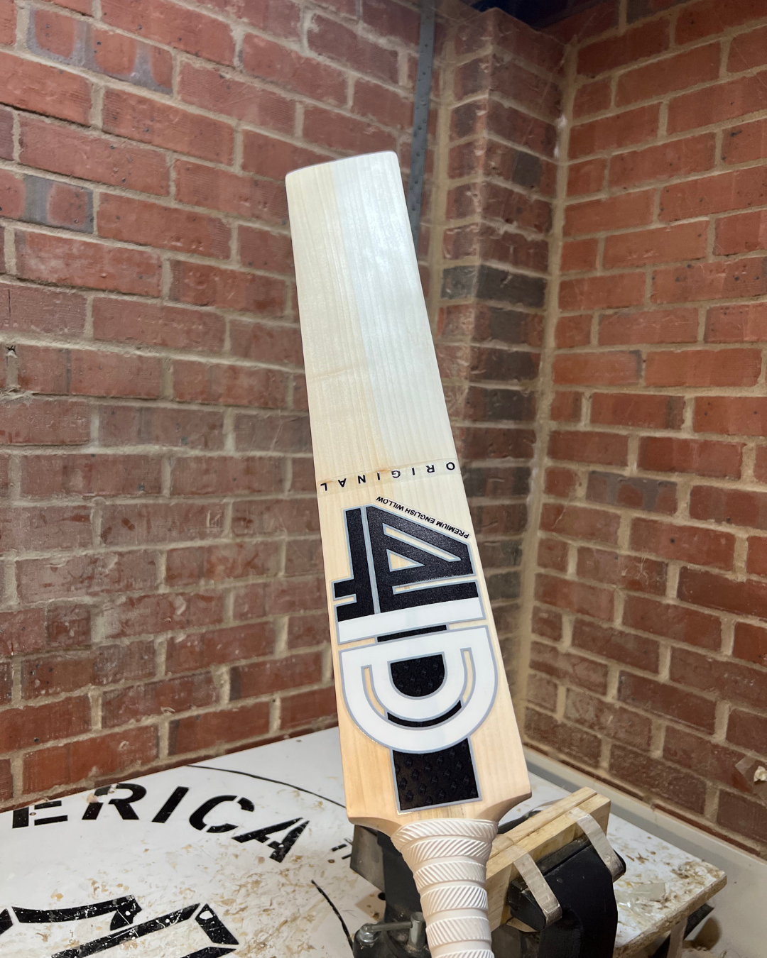 GRADE 1 - 4D Original English Willow Cricket Bat - #007