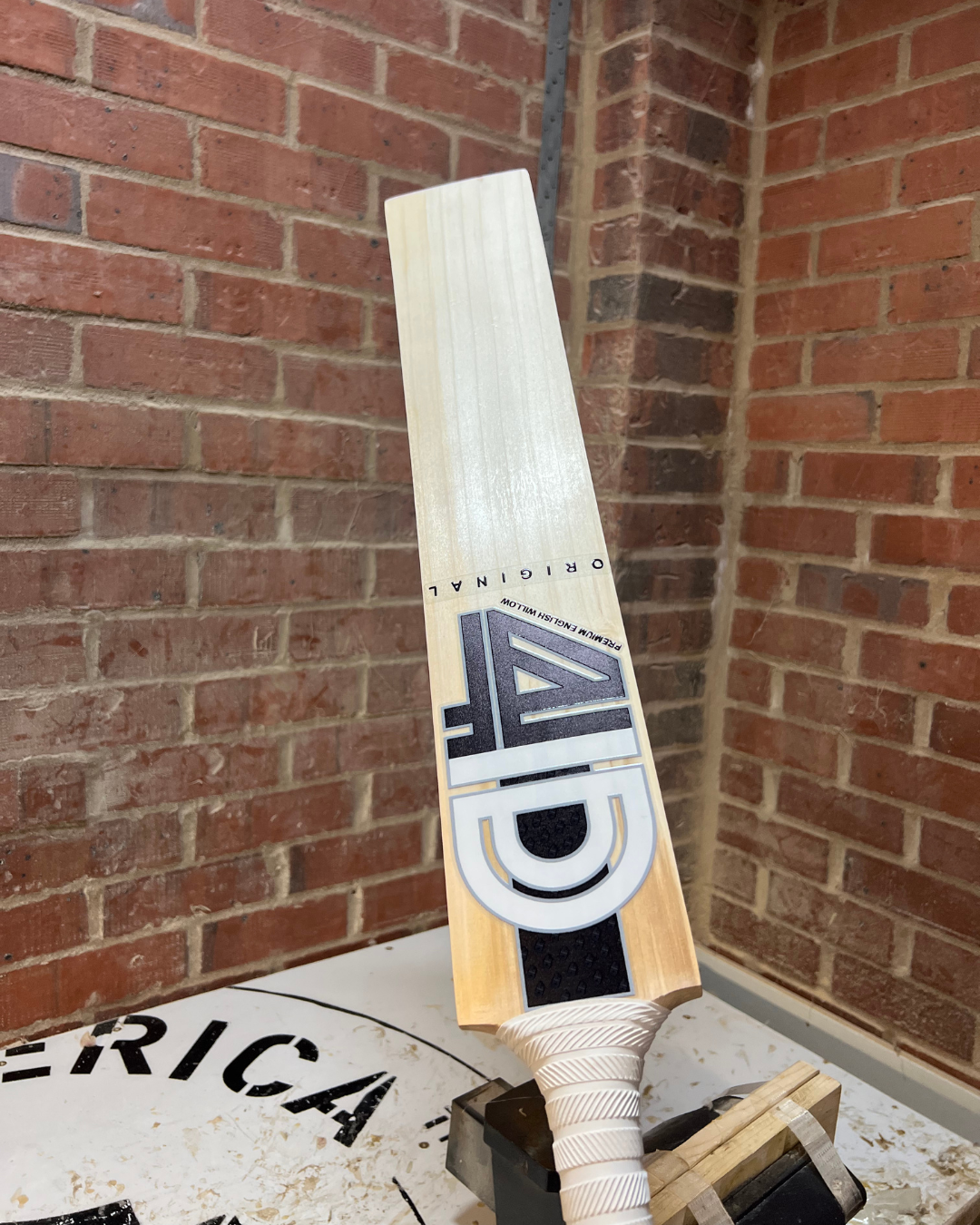 GRADE 2 - 4D Original English Willow Cricket Bat - #006