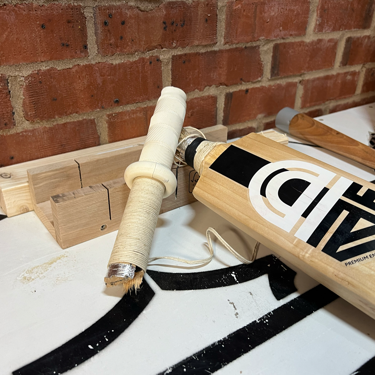 Cricket bat handle replacement service