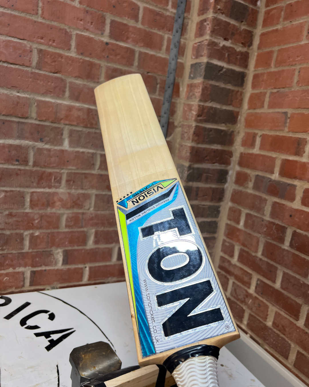 TON Vision Players Cricket Bat - Blue/Yellow