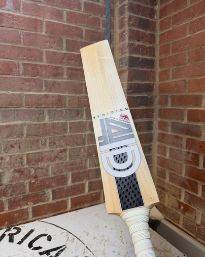 Close view of the face and willow grain on 4D Original #011