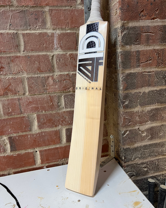 GRADE 1 - 4D Original English Willow Cricket Bat - #007