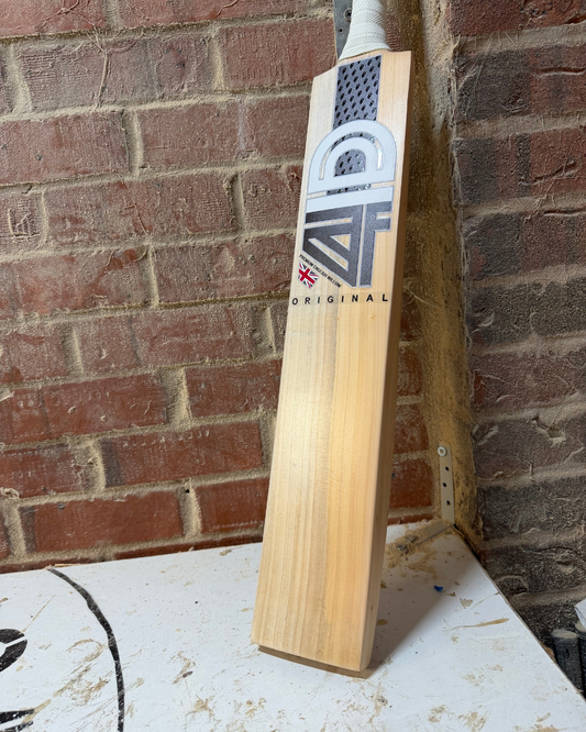 Grade 1 - 4D Original English Willow Cricket Bat - #014