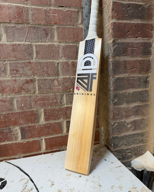 GRADE 1 - 4D Original English Willow Cricket Bat - #012