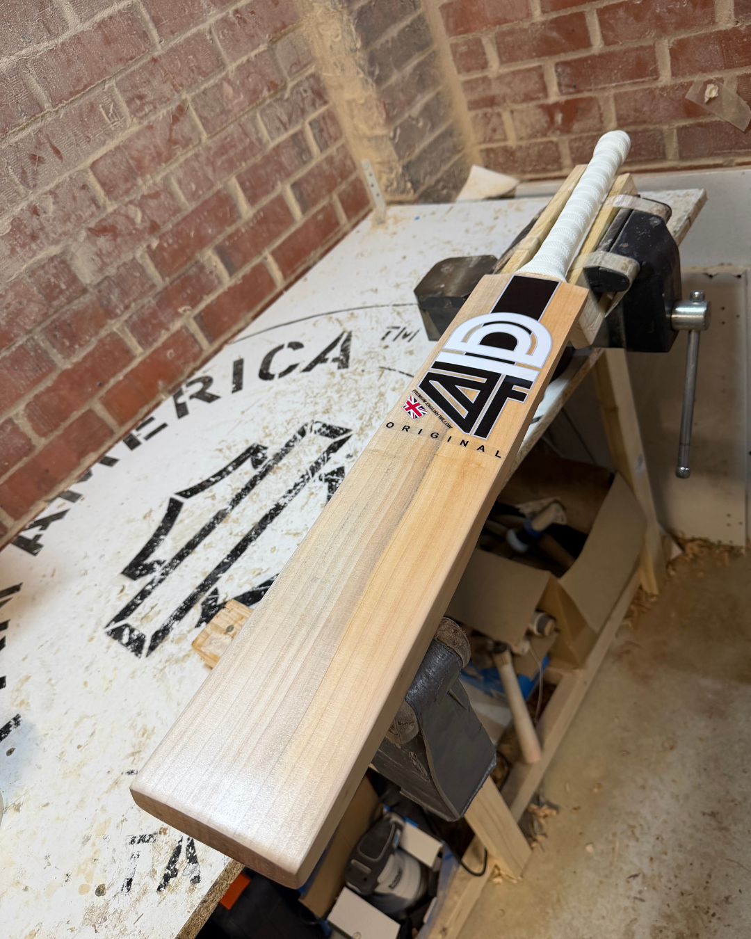 Grade 1 - 4D Original English Willow Cricket Bat - #014