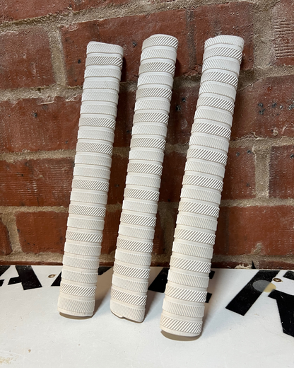 White Players Matrix cricket bat grips – 3 pack product image 2