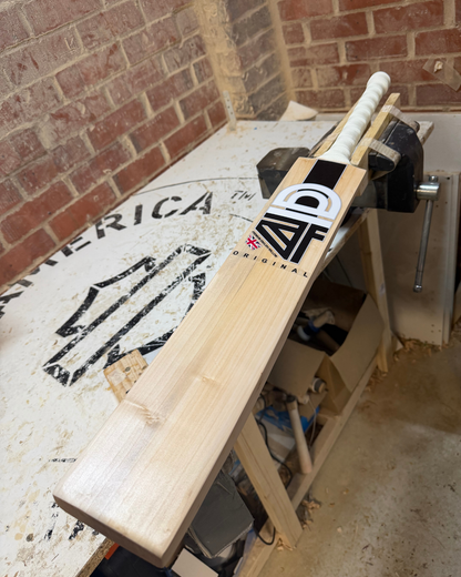 Back and spine of 4D Original #011 cricket bat