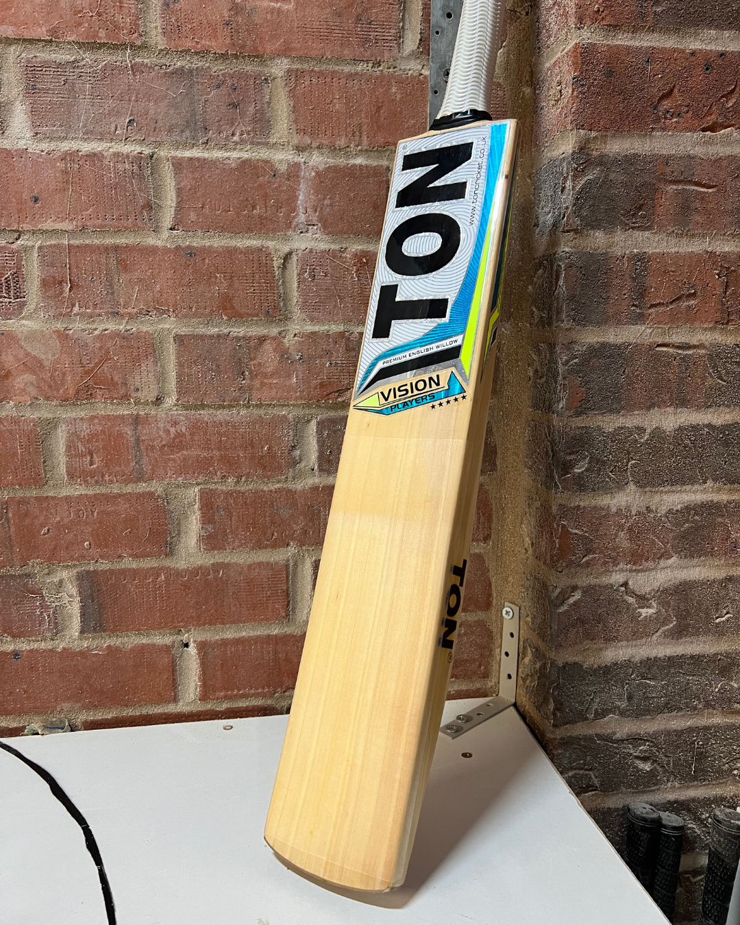 TON Vision Players Cricket Bat - Blue/Yellow