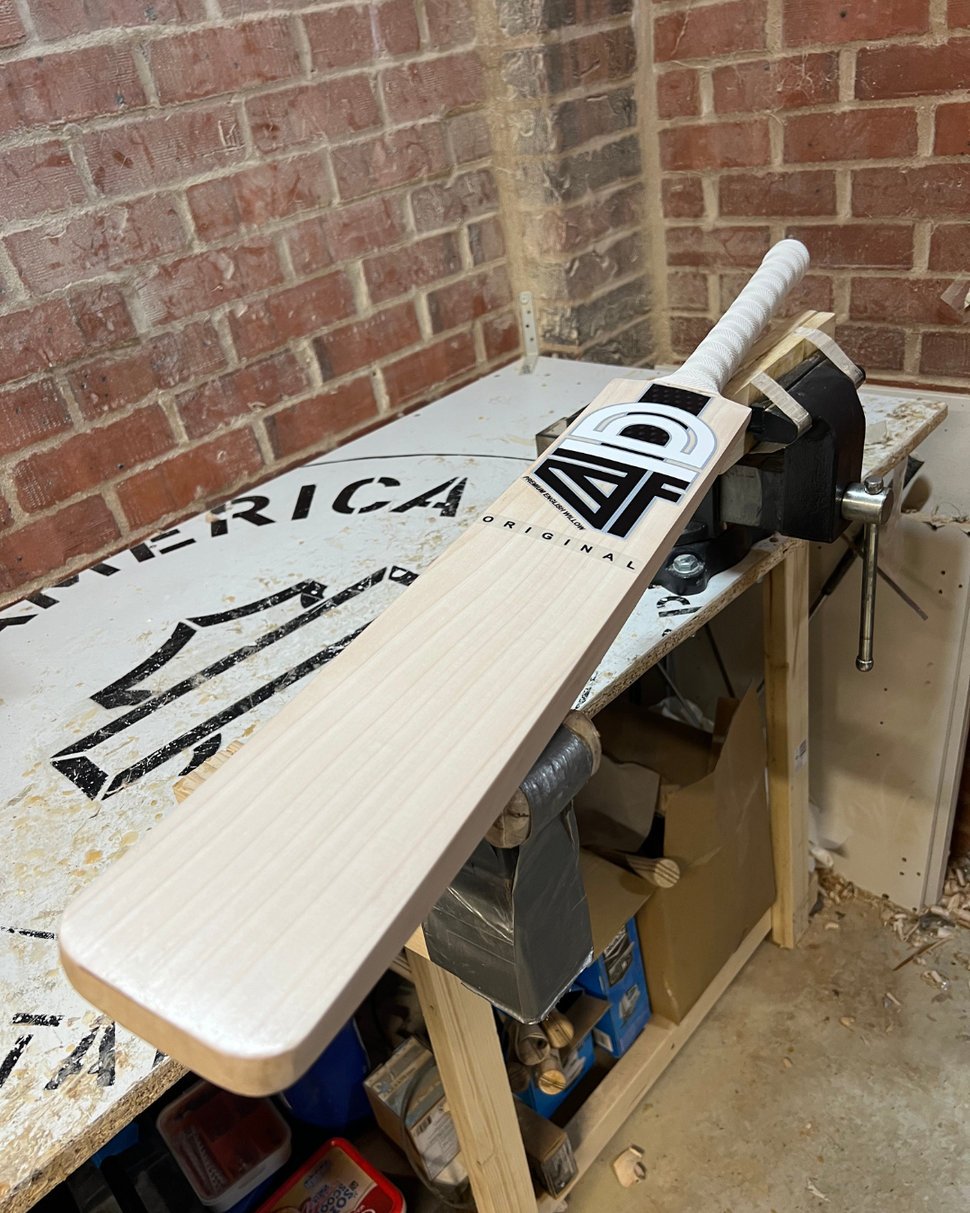 GRADE 3 - 4D Original English Willow Cricket Bat - #008