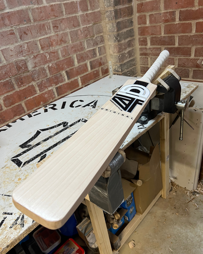 Grade 3 English Willow Cricket Bat – 4D Original #008 – product view 2