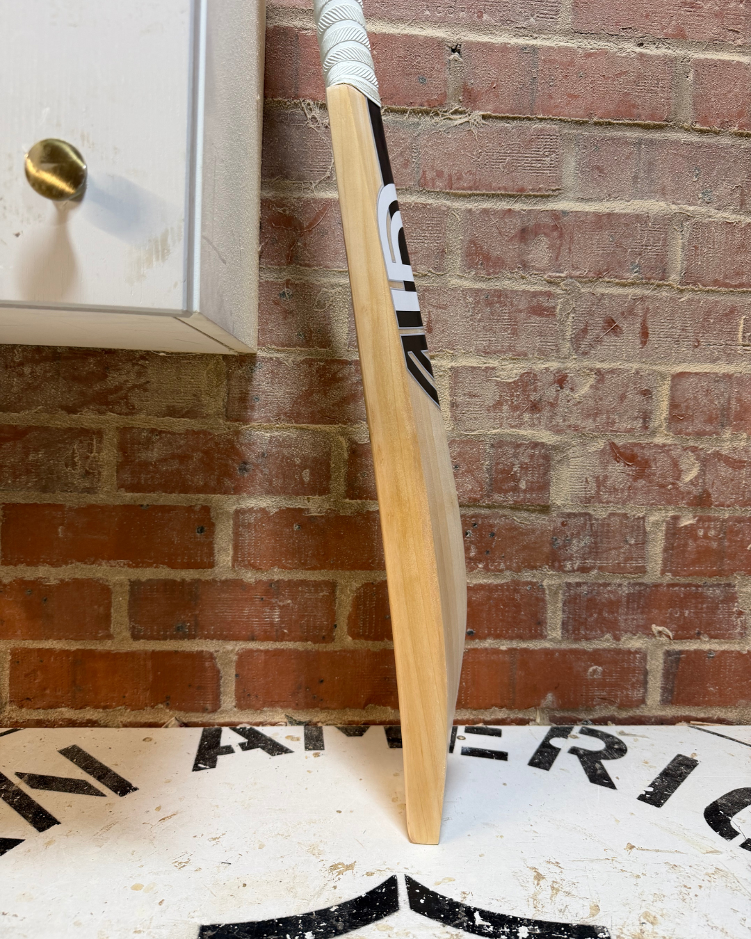 GRADE 1 - 4D Original English Willow Cricket Bat - #012