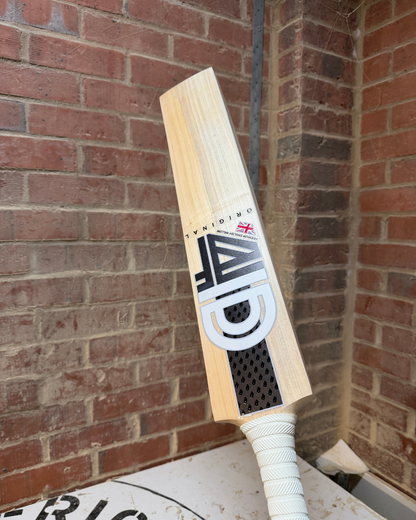 Grade 2 English Willow Cricket Bat – 4D Original #014 – product view 4