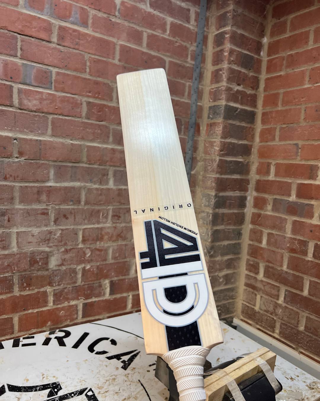 GRADE 1 - 4D Original English Willow Cricket Bat - #004