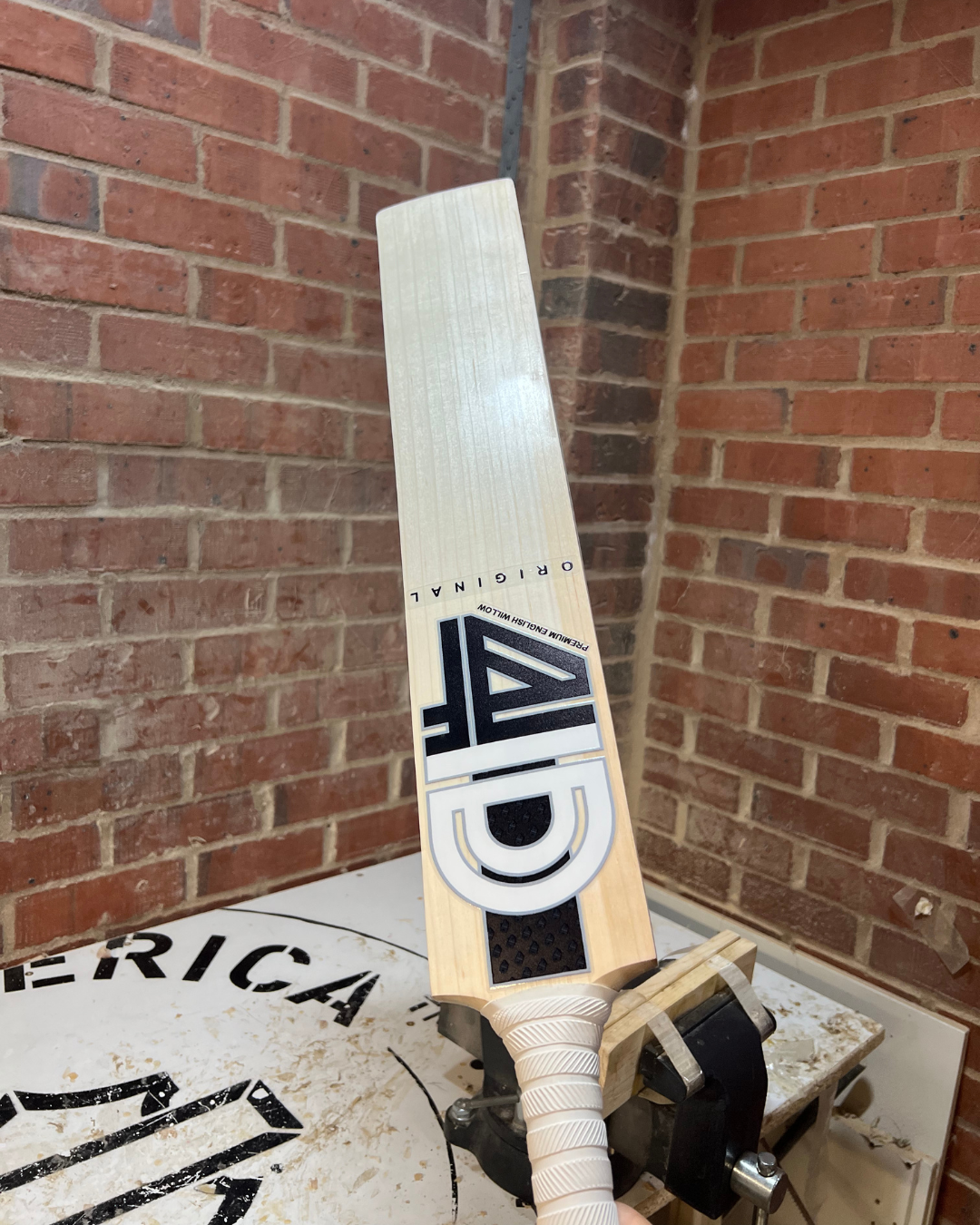 GRADE 1 - 4D Original English Willow Cricket Bat - #005