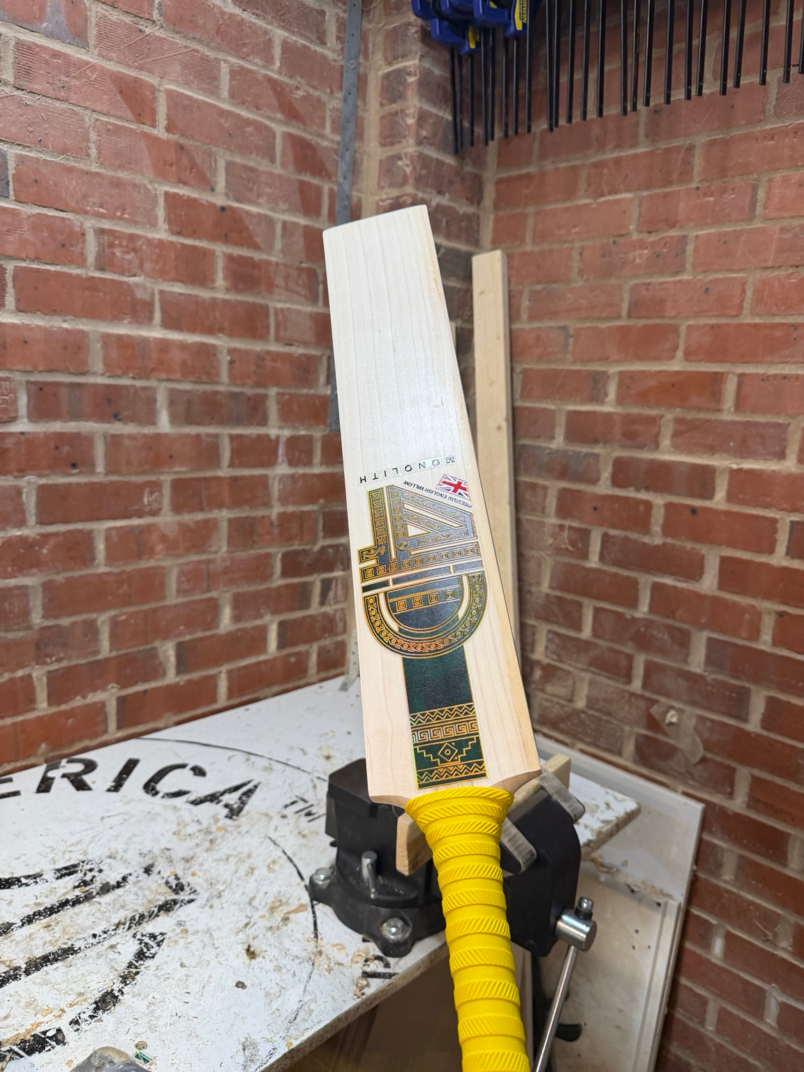 4D Monolith #021 Grade 3 English willow cricket bat front angle