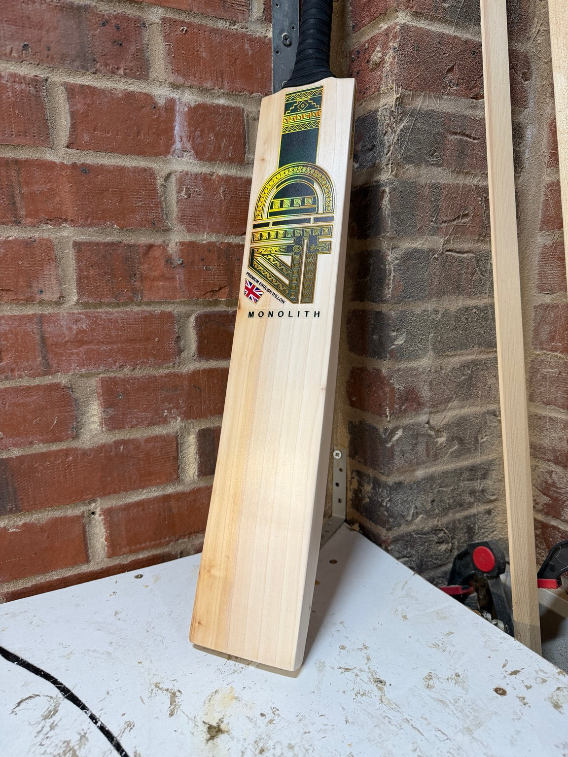 4D Monolith #022 Grade 2 English willow cricket bat front face