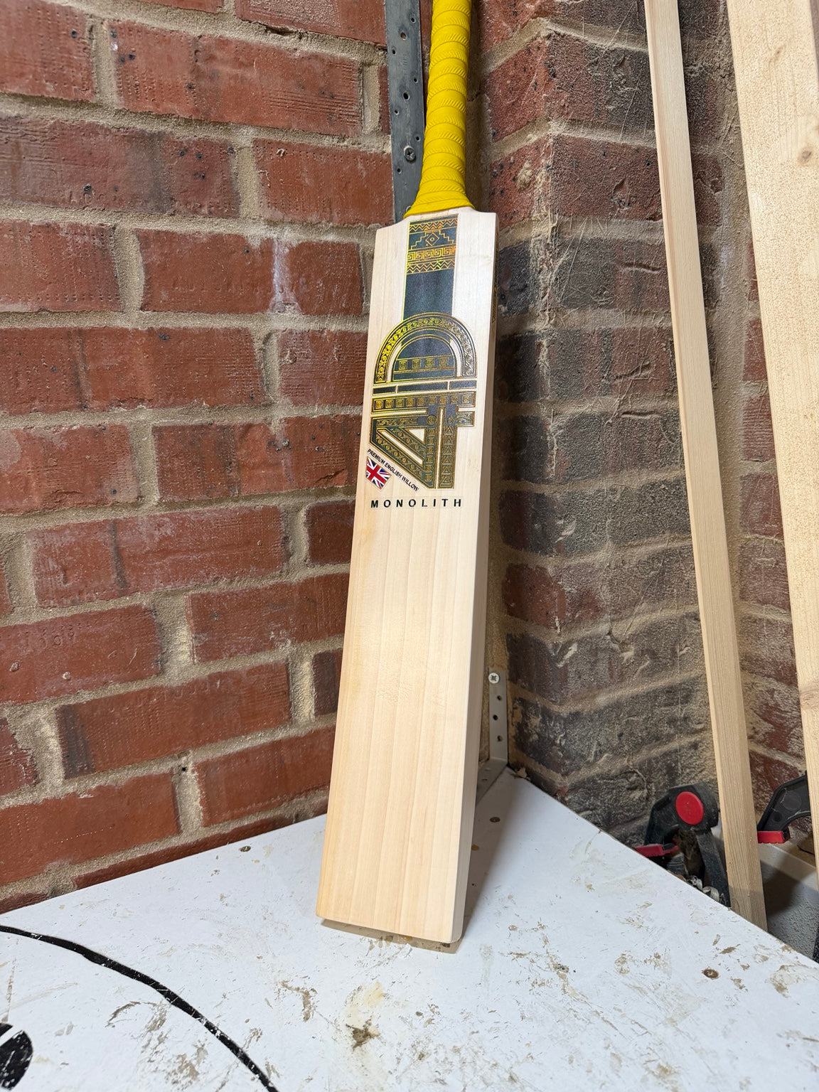 4D Monolith #027 Grade 3 English willow cricket bat front face