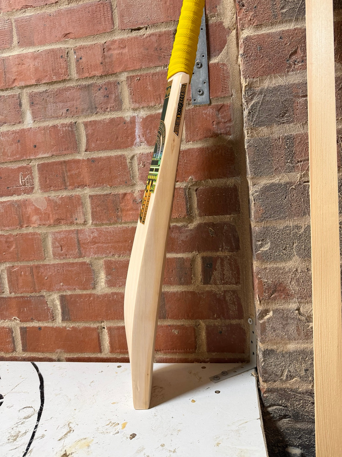 4D Monolith #027 Grade 3 English willow cricket bat side profile