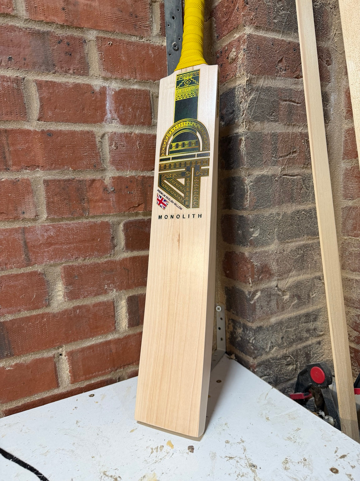 4D Monolith #028 Grade 3 English willow cricket bat front face