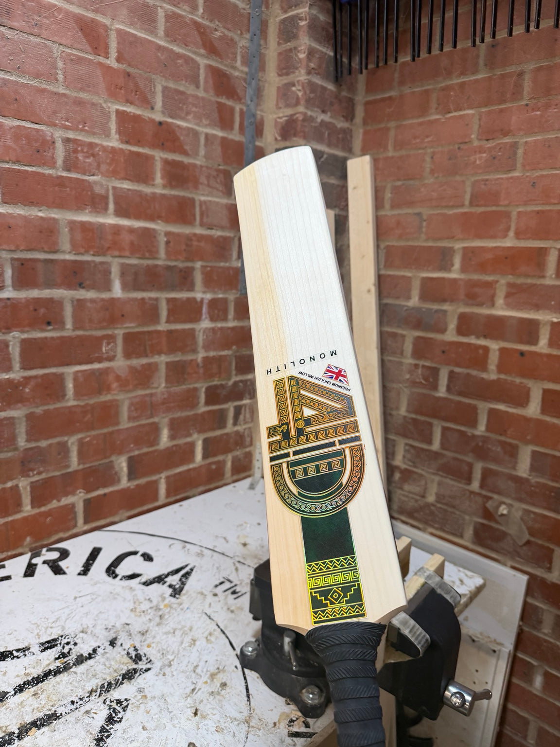 4D Monolith #033 Grade 1 English willow cricket bat front view