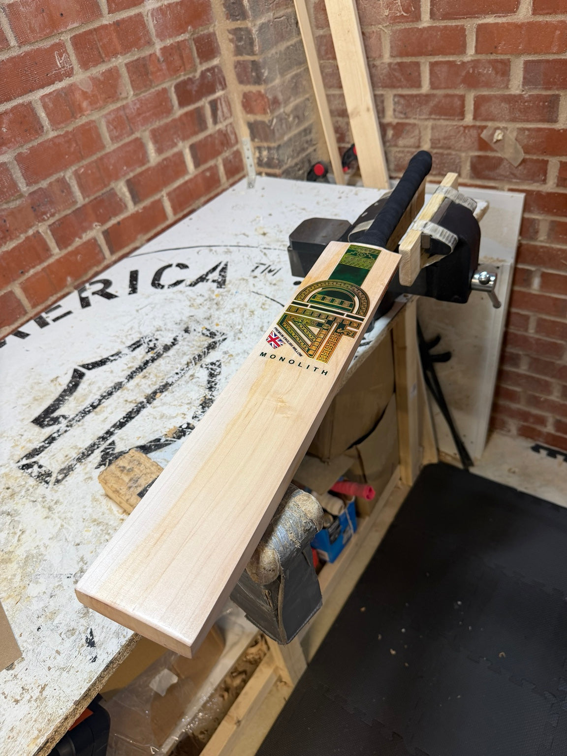 4D Monolith #5J003 Size 5 Grade 3 English willow cricket bat face angle