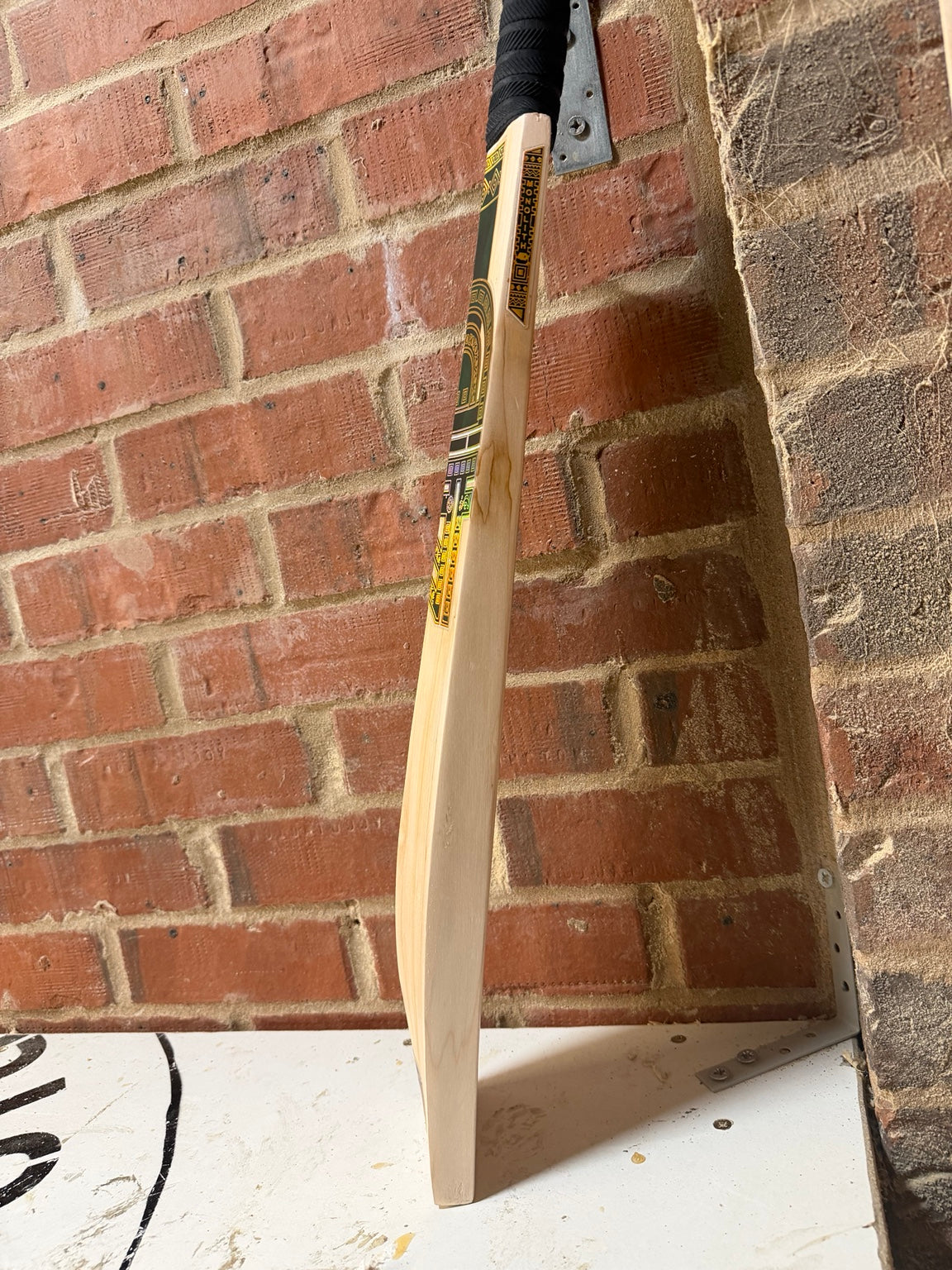 4D Monolith #5J003 Size 5 Grade 3 English willow cricket bat side profile