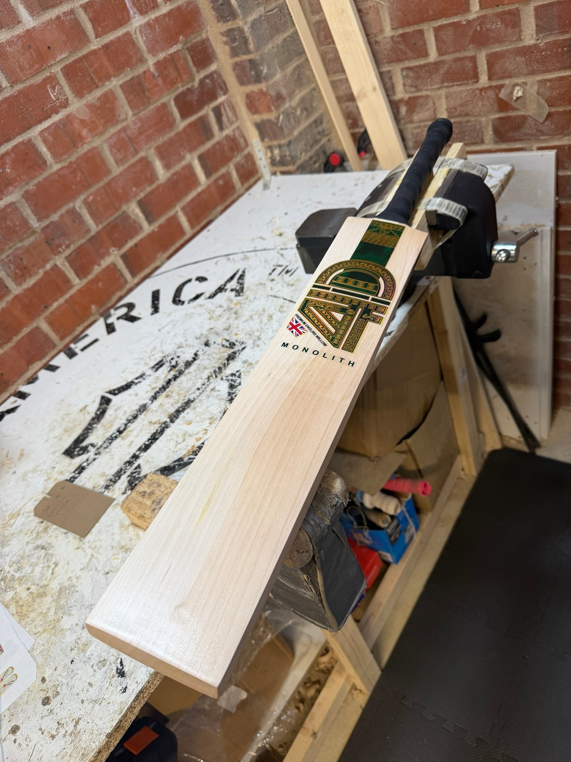 4D Monolith #6J001 Size 6 Grade 1 English willow cricket bat face angle