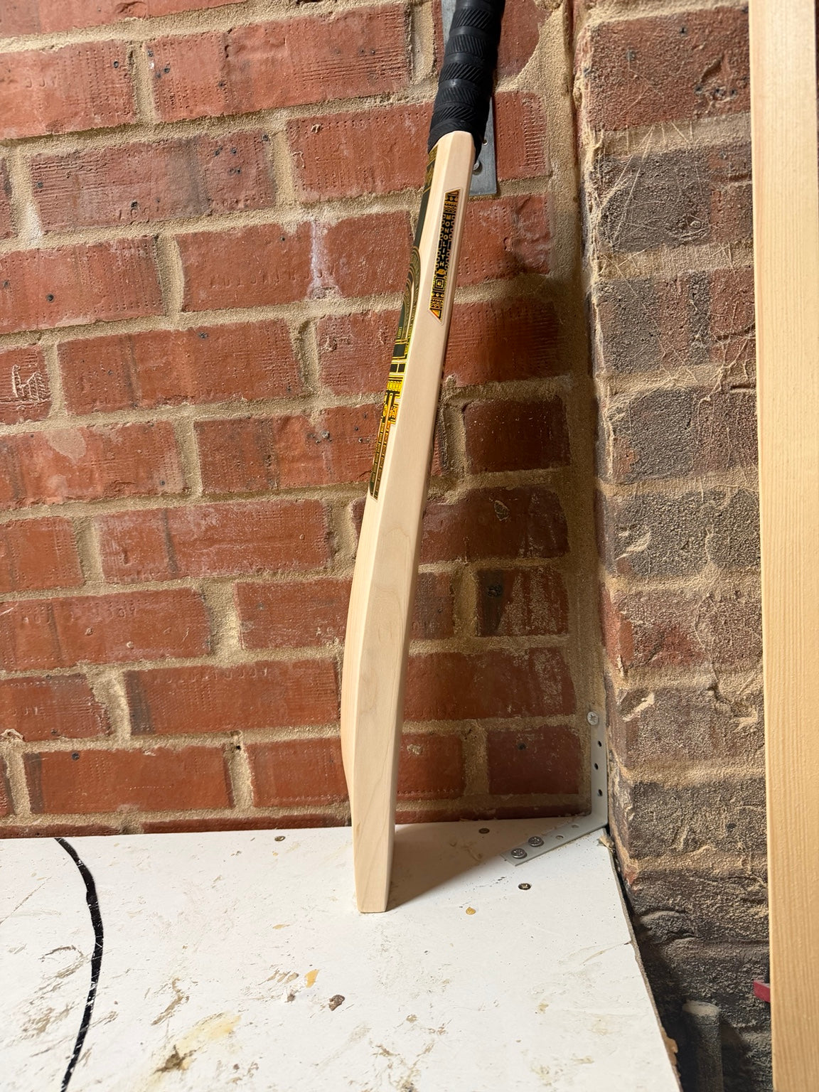 4D Monolith #6J001 Size 6 Grade 1 English willow cricket bat side profile