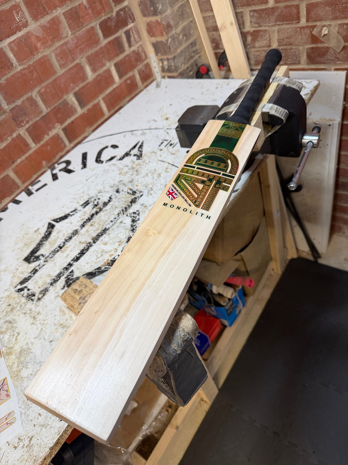 4D Monolith #6J004 Size 6 Grade 3 English willow cricket bat face angle