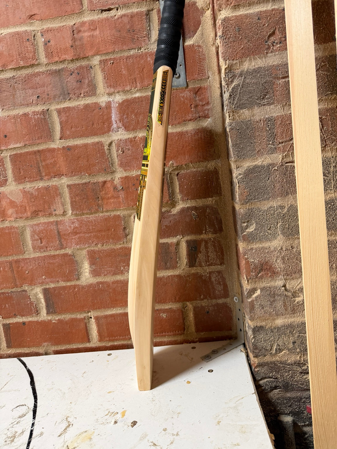 4D Monolith #6J004 Size 6 Grade 3 English willow cricket bat side profile
