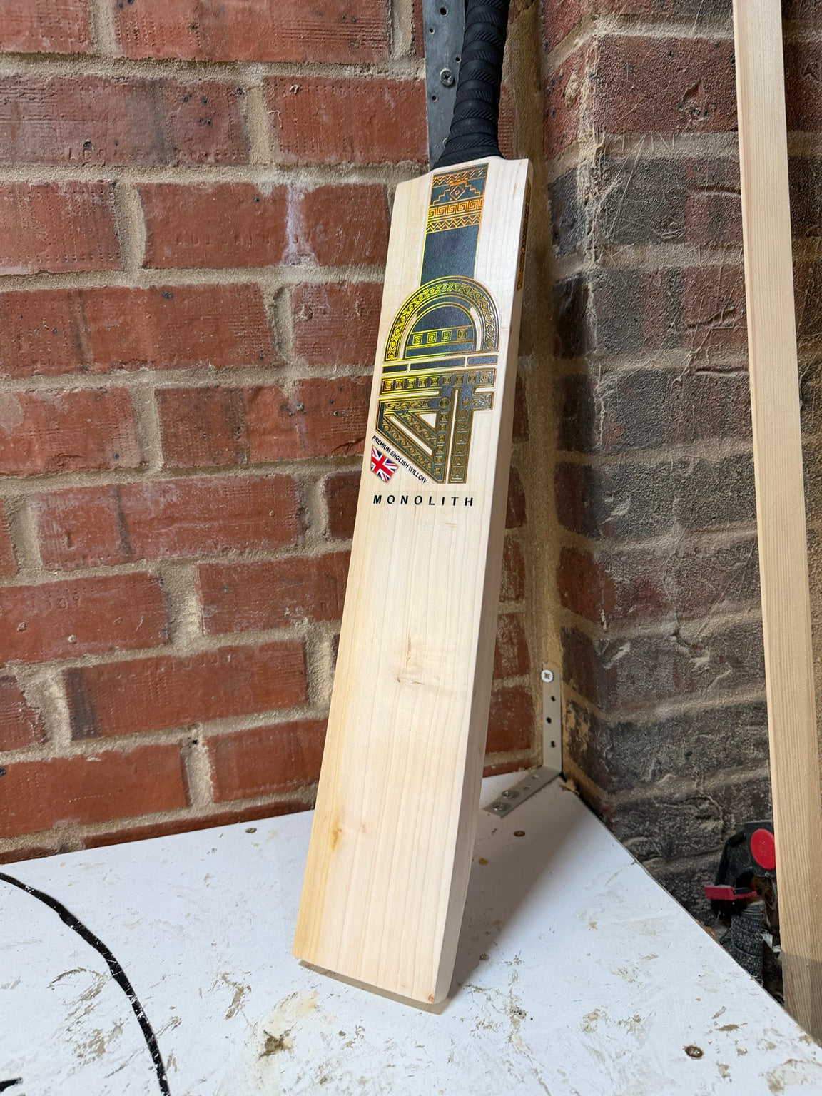 4D Monolith #HJ004 Harrow Grade 2 English willow cricket bat front face