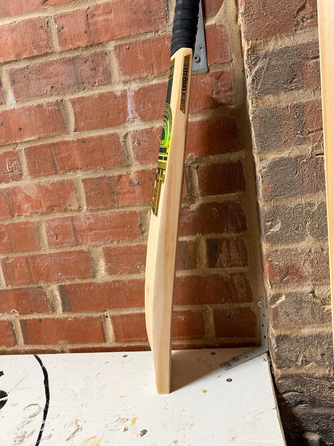 4D Monolith #HJ004 Harrow Grade 2 English willow cricket bat side profile