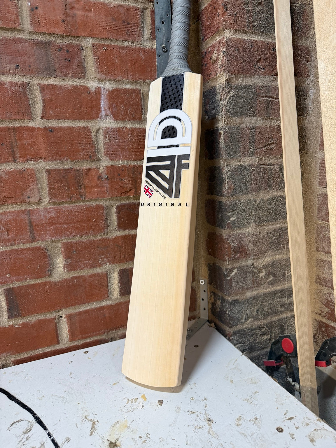 4D Original #032 Grade 1 English willow cricket bat rear view
