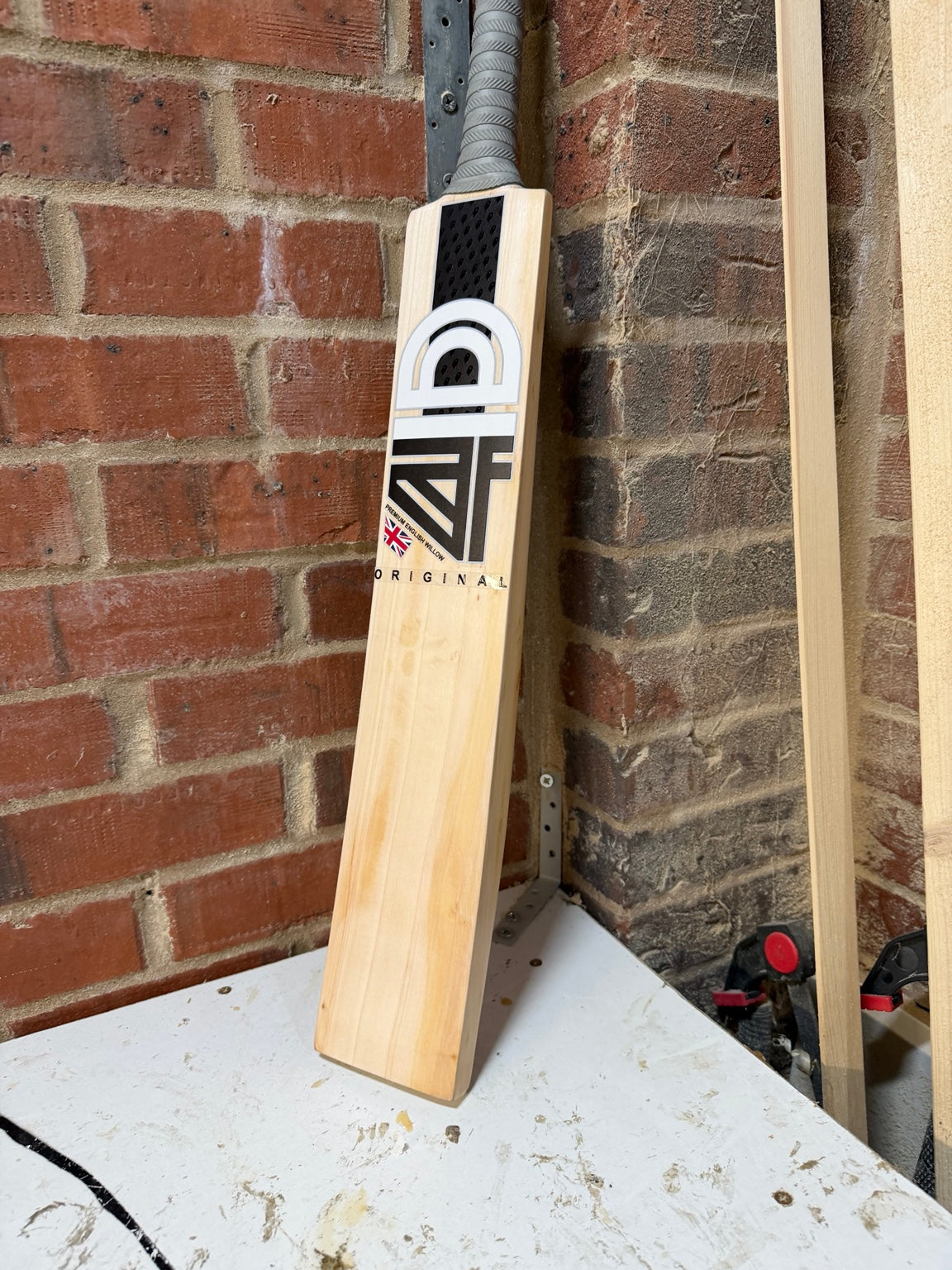 4D Original #HJ001 Harrow Grade 3 English willow cricket bat side profile