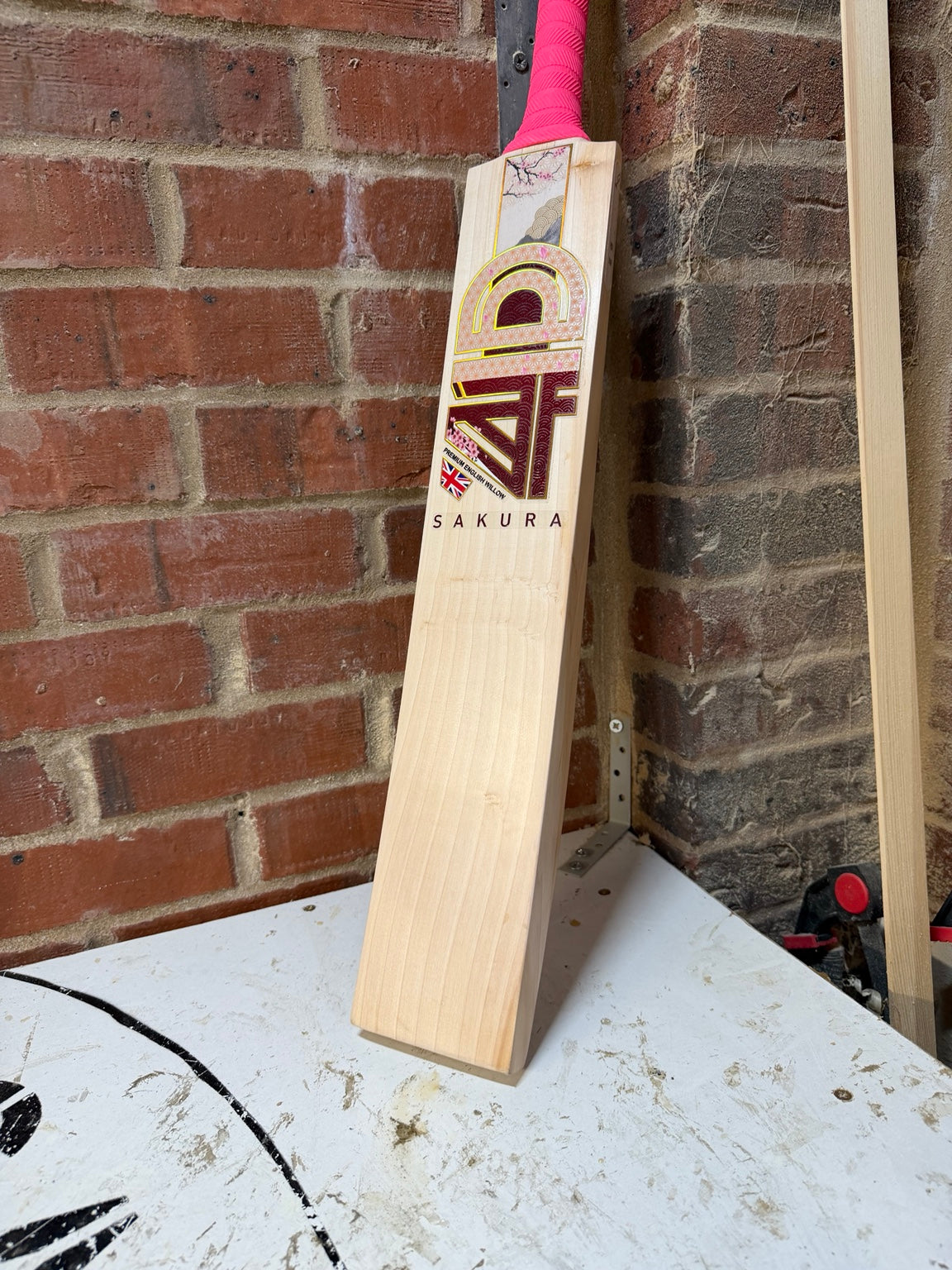 4D Sakura #024 Grade 3 English willow cricket bat front face