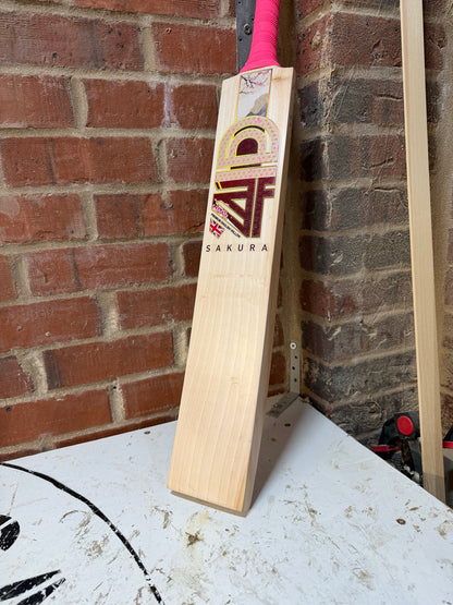 4D Sakura #024 Grade 3 English willow cricket bat front face