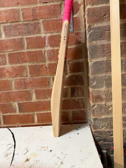 4D Sakura #024 Grade 3 English willow cricket bat side profile