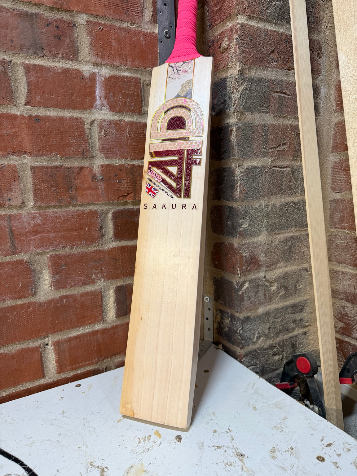 4D Sakura #026 Grade 3 English willow cricket bat front face