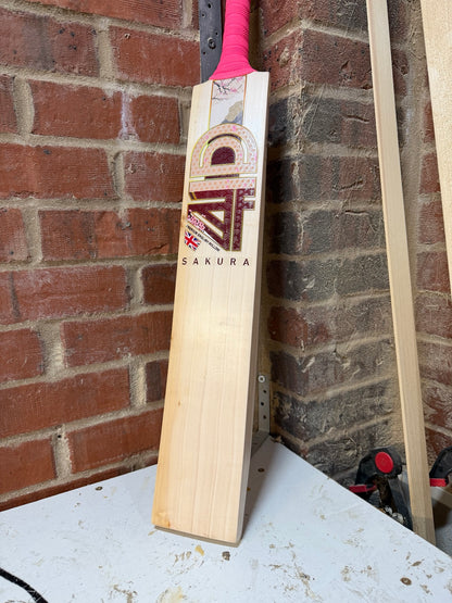 4D Sakura #026 Grade 3 English willow cricket bat front face
