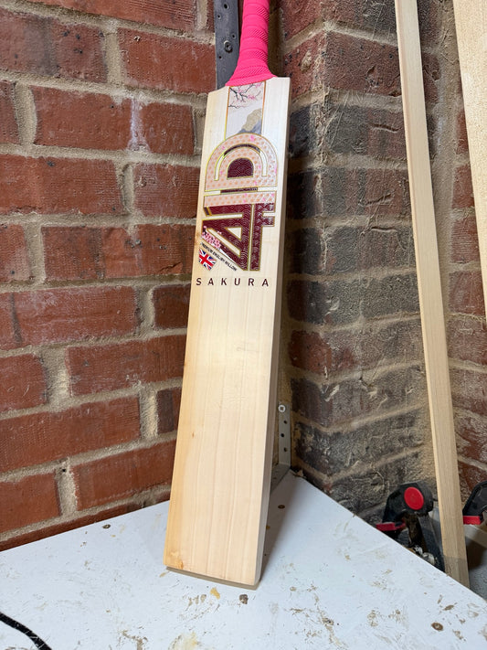 4D Sakura #026 Grade 3 English willow cricket bat front face