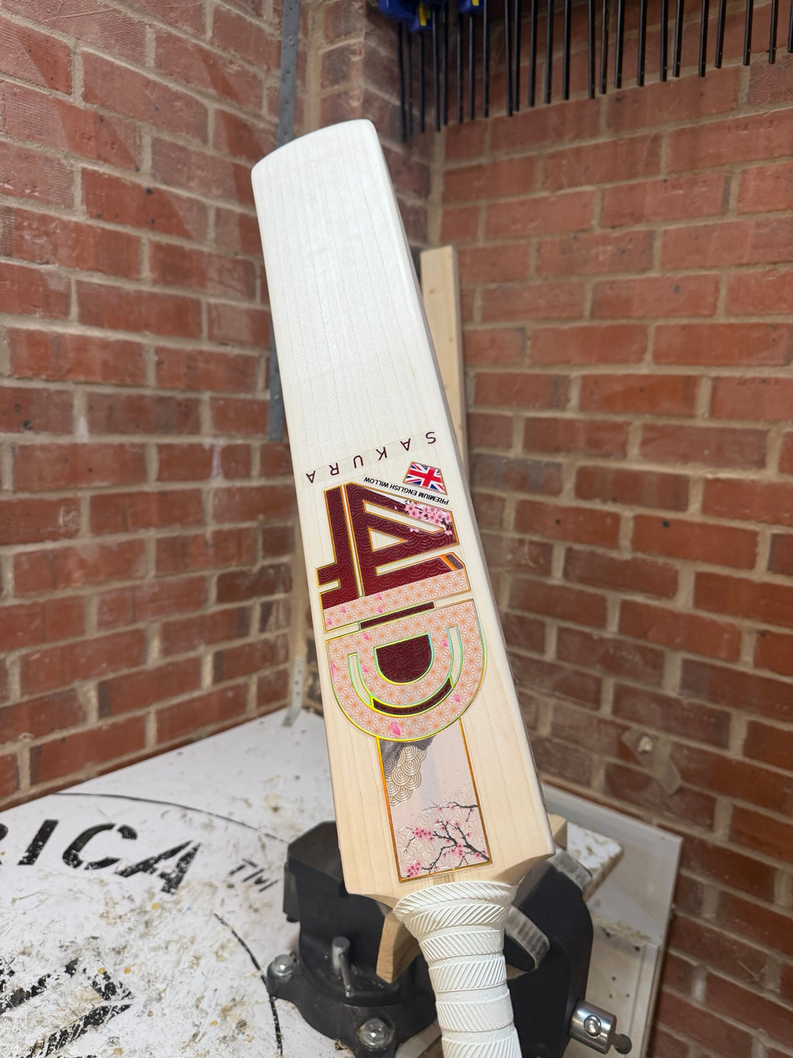4D Sakura #030 Players Grade English willow cricket bat front face