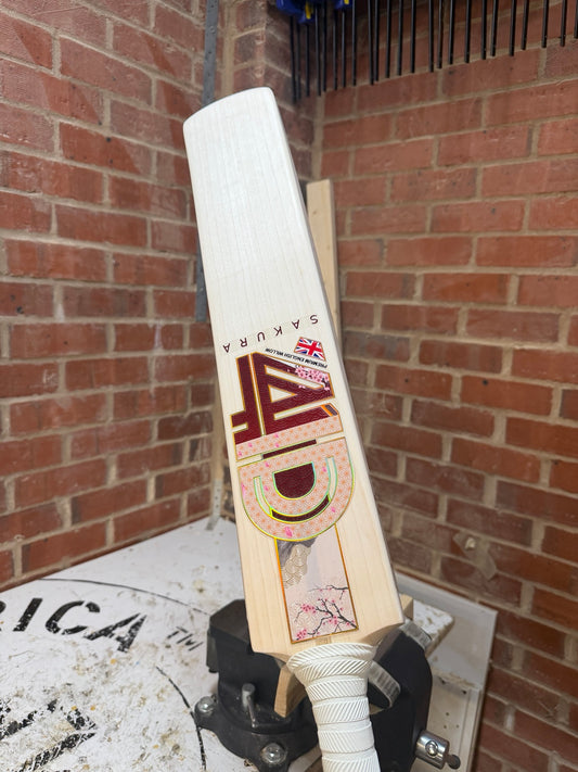 4D Sakura #030 Players Grade English willow cricket bat front face