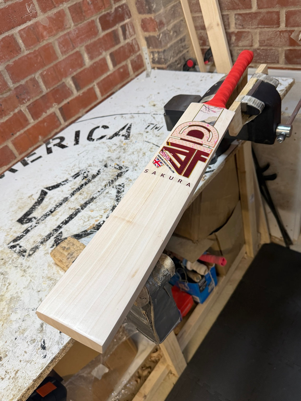 4D Sakura #5J002 Size 5 Grade 2 English willow cricket bat face angle