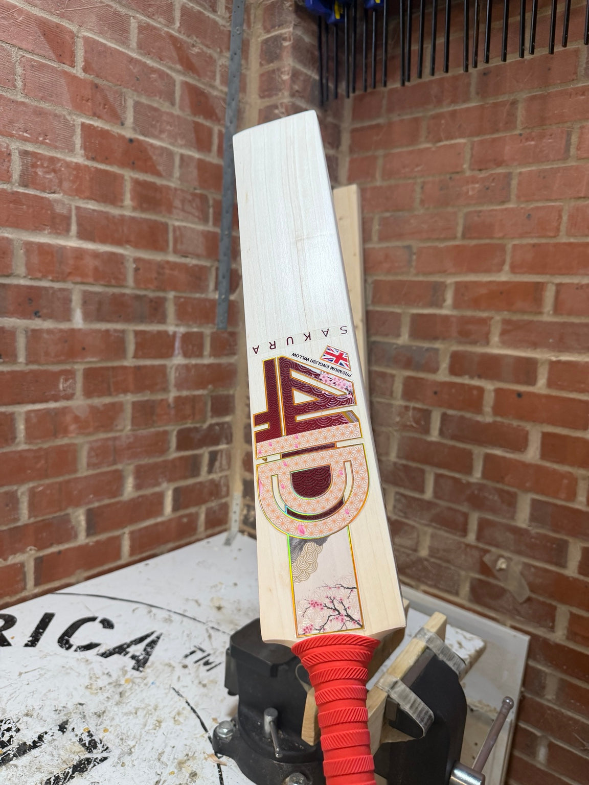 4D Sakura #5J002 Size 5 Grade 2 English willow cricket bat front face