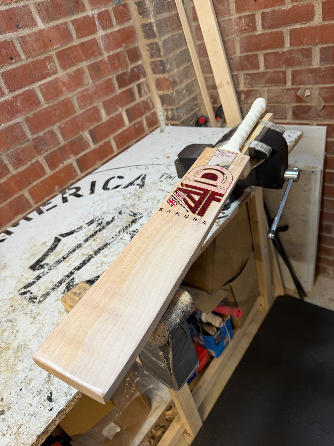 4D Sakura #6J002 Size 6 Grade 1 English willow cricket bat face angle